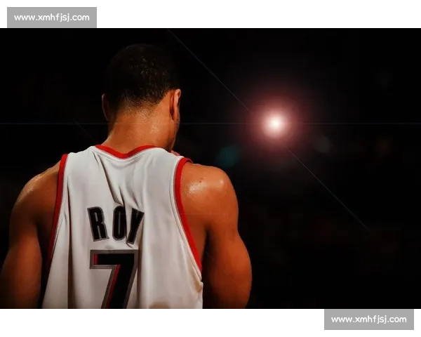 撕裂之城的双时代：罗伊的黄曼巴传奇与杨瀚森的青春风暴