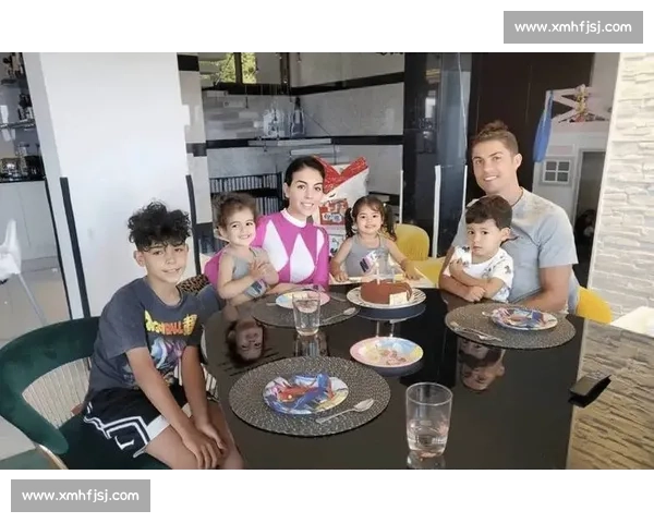 C罗的家庭生活：与乔治娜和孩子们的日常_20260526125225